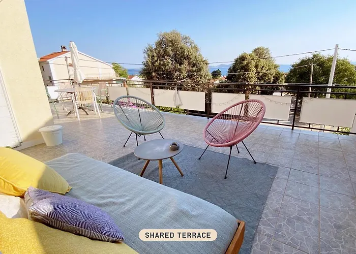 Gostinjska kuća Lukenda - Cozy Double With Shared Kitchen & Terrace Pakostane