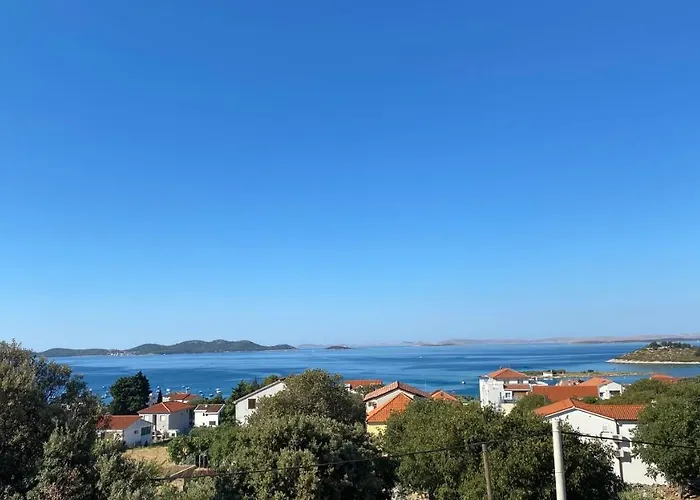 Lukenda - Cozy Double With Shared Kitchen & Terrace Πανσιόν